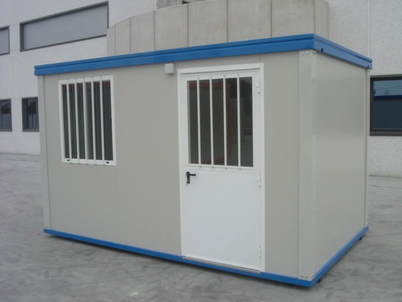 Container de chantier 4 × 2,4 m 2