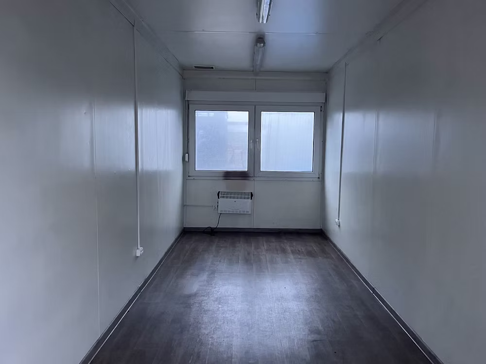 Conteneur Bureau 2,5 × 6 m – Chauffé, avec fenêtres 7