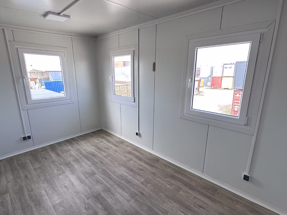 Conteneur Bureau 2,5×4 m – Pavillon de Sécurité Loge Gardien 3