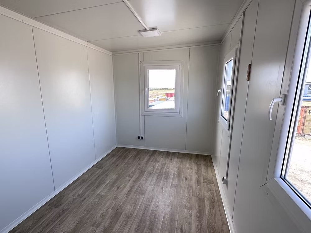 Conteneur Bureau 2,5×4 m – Pavillon de Sécurité Loge Gardien 7
