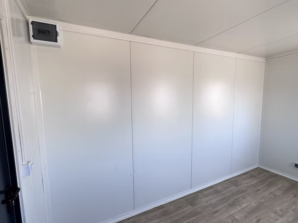 Conteneur Bureau 2,5×4 m – Pavillon de Sécurité Loge Gardien 9