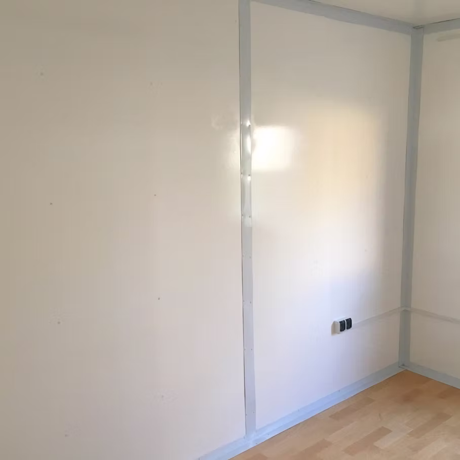 Conteneur Bureau 6 m avec Douche, Lavabo et WC 4