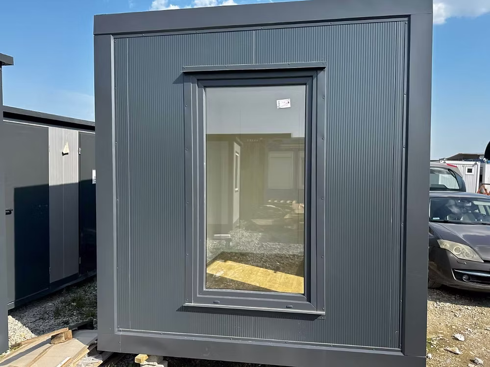 Conteneur Bureau  Espace Commercial Ouvert – 13,5 m² 8