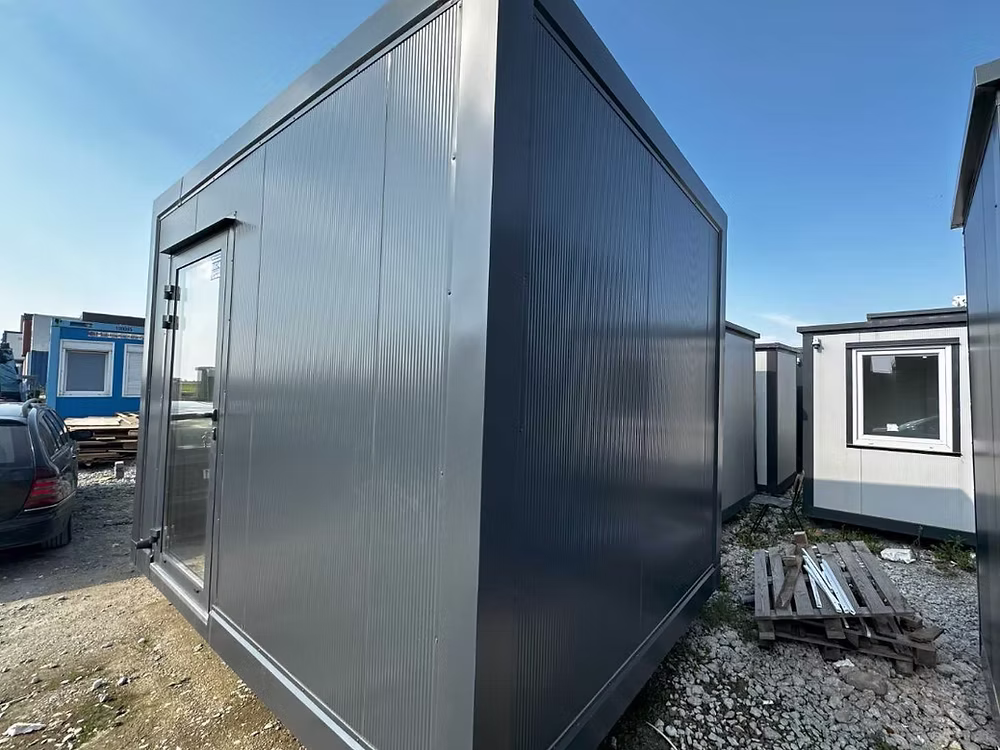 Conteneur Bureau  Espace Commercial Ouvert – 13,5 m² 9