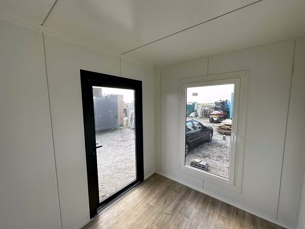 Conteneur Bureau  Espace Commercial Ouvert – 13,5 m² 11