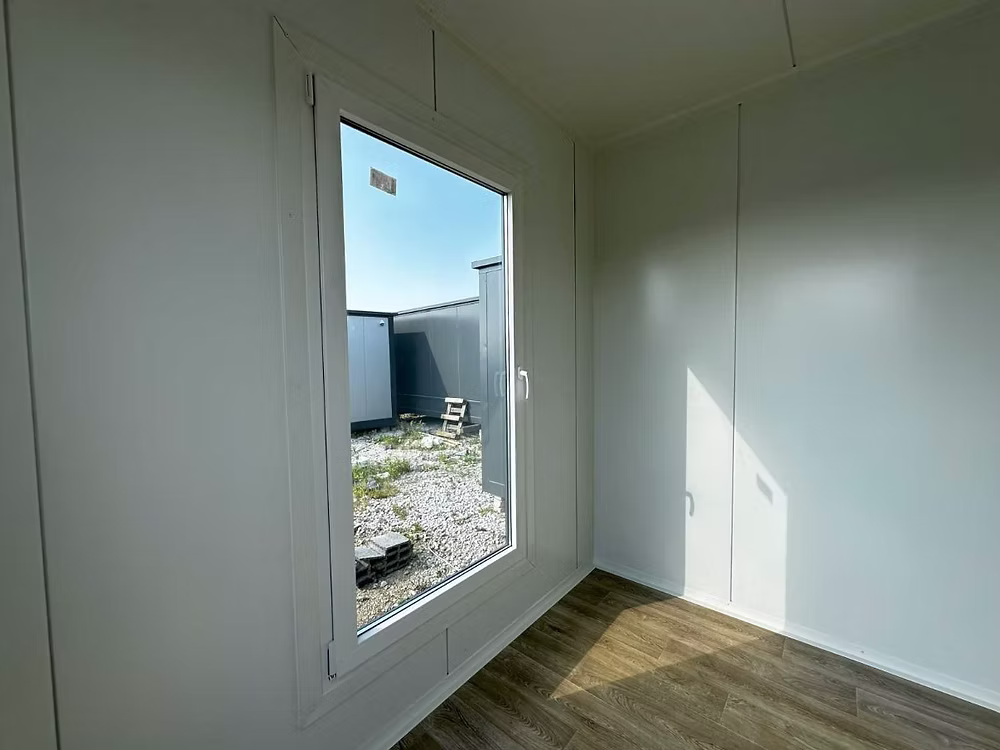 Conteneur Bureau  Espace Commercial Ouvert – 13,5 m² 13