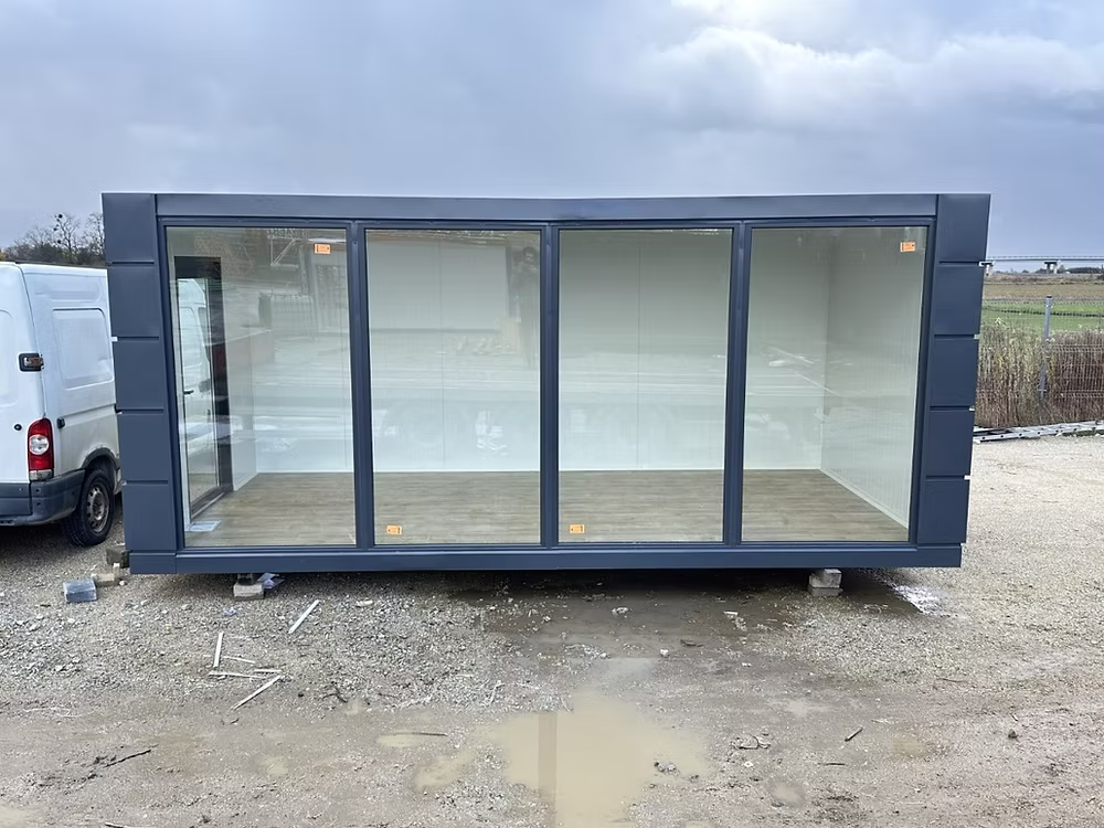 Conteneur Commercial 3×6 m – Open Space avec Vitrines 2