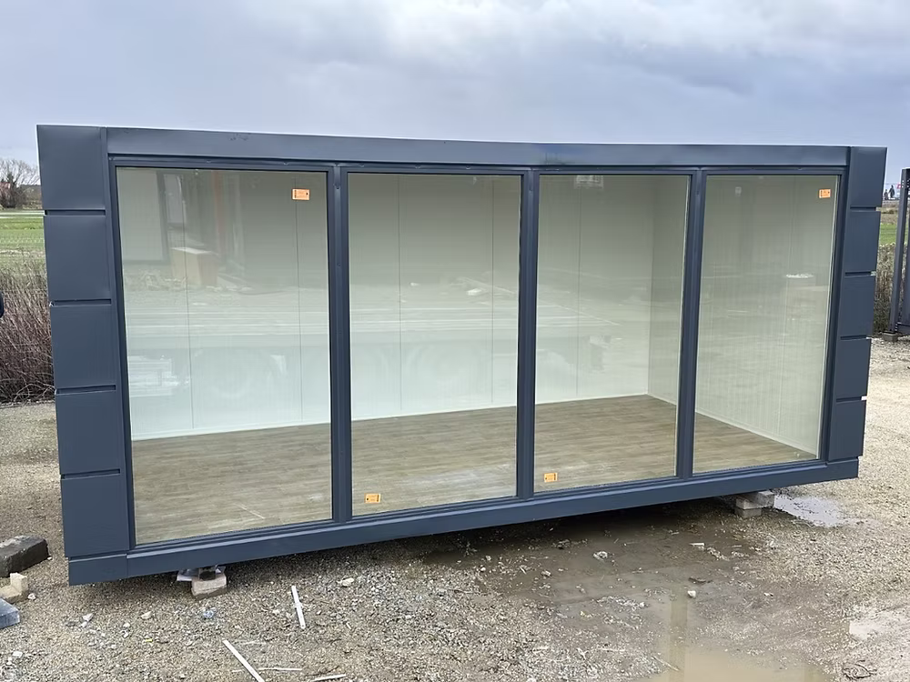 Conteneur Commercial 3×6 m – Open Space avec Vitrines 5