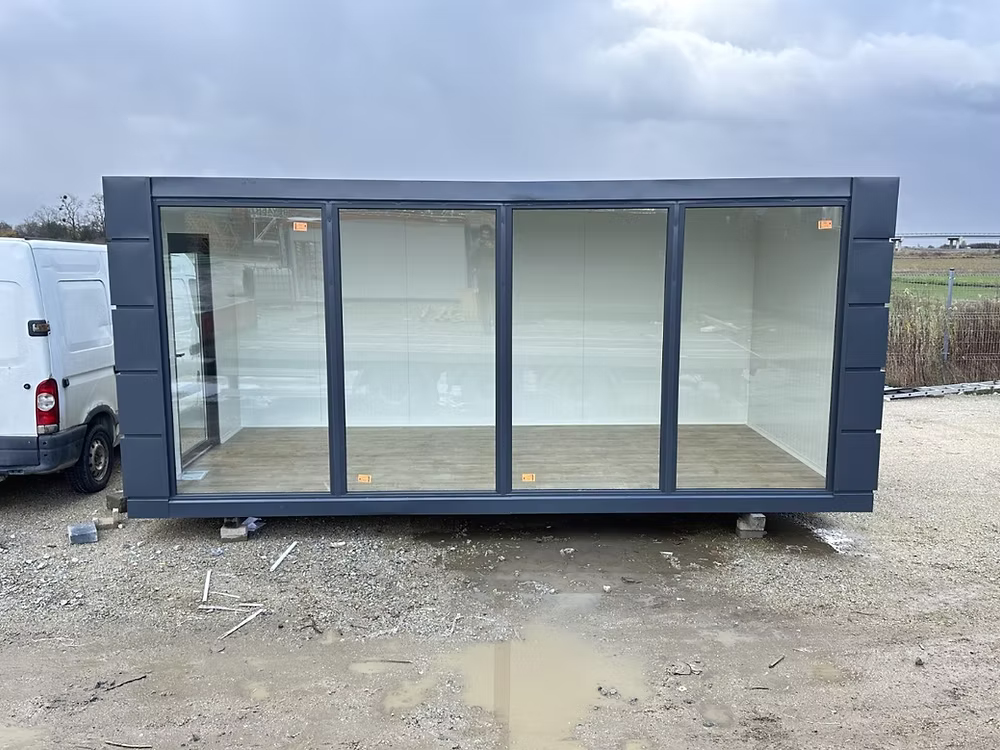 Conteneur Commercial 3×6 m – Open Space avec Vitrines 7