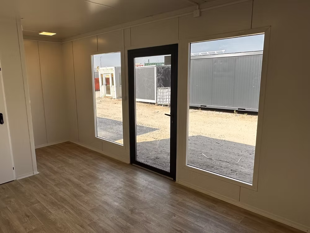 Conteneur Pavillon Commercial 3×6 m – Toilettes & Kitchenette 6