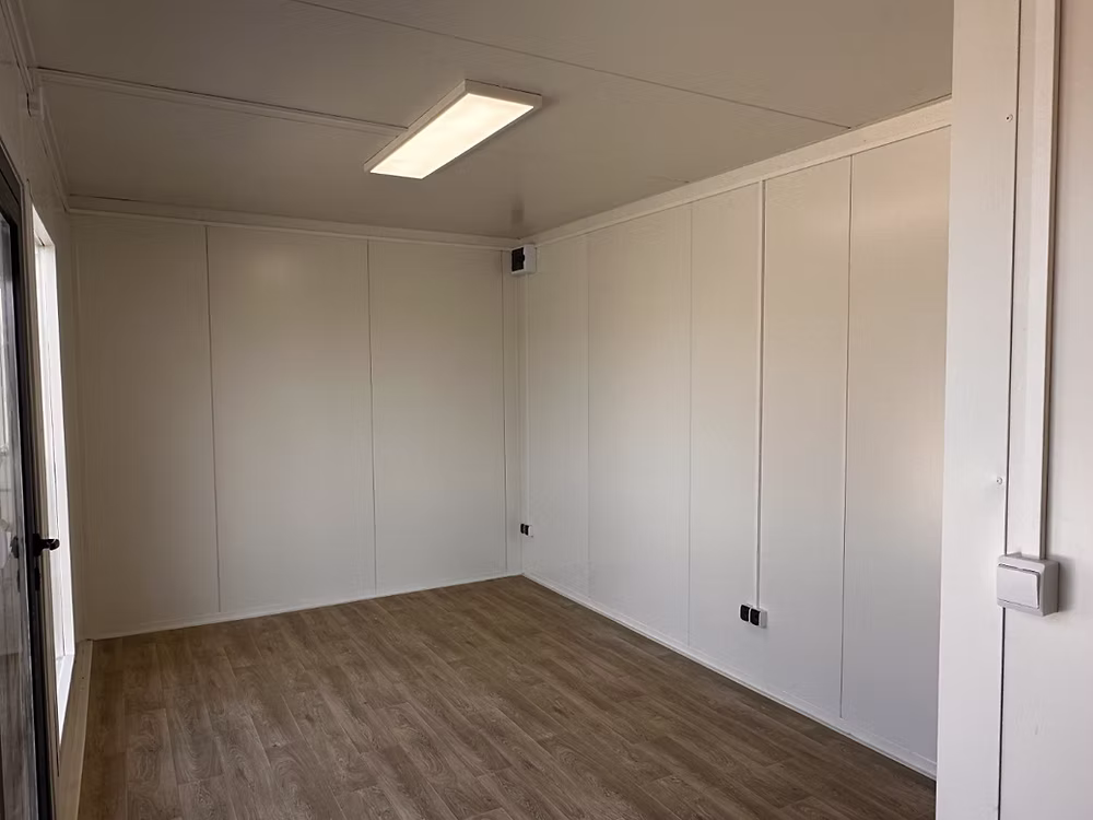 Conteneur Pavillon Commercial 3×6 m – Toilettes & Kitchenette 10